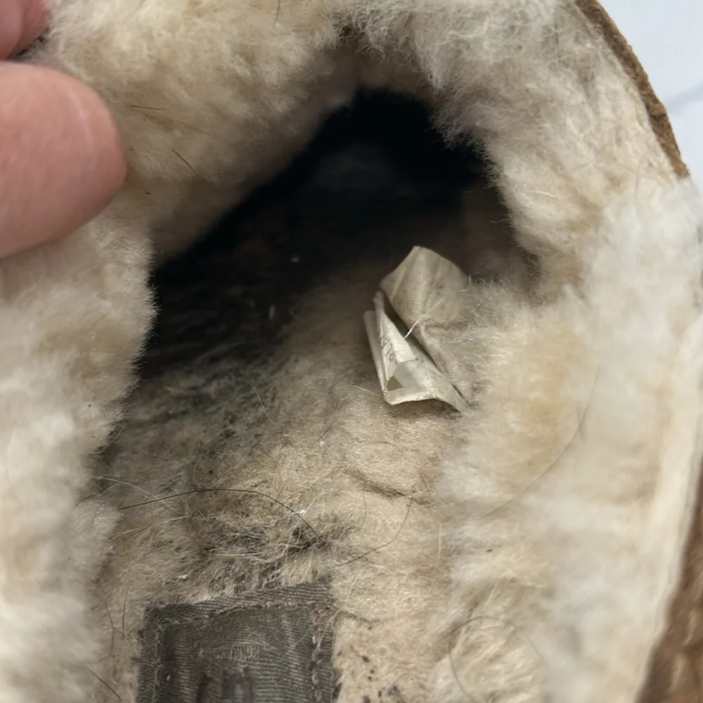 UGG Neuman Chestnut Slippers. Size‎ 13